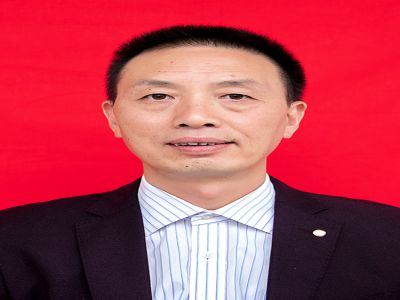 冉澤明：遠恒佳學校小學部副校長，高級教師，全國優(yōu)秀教師、全國新教育榜樣教師、重慶市骨干教師，榮獲重慶市美術(shù)優(yōu)質(zhì)課一等獎